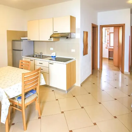 Apartment Lovely In With House Sea View Mandre